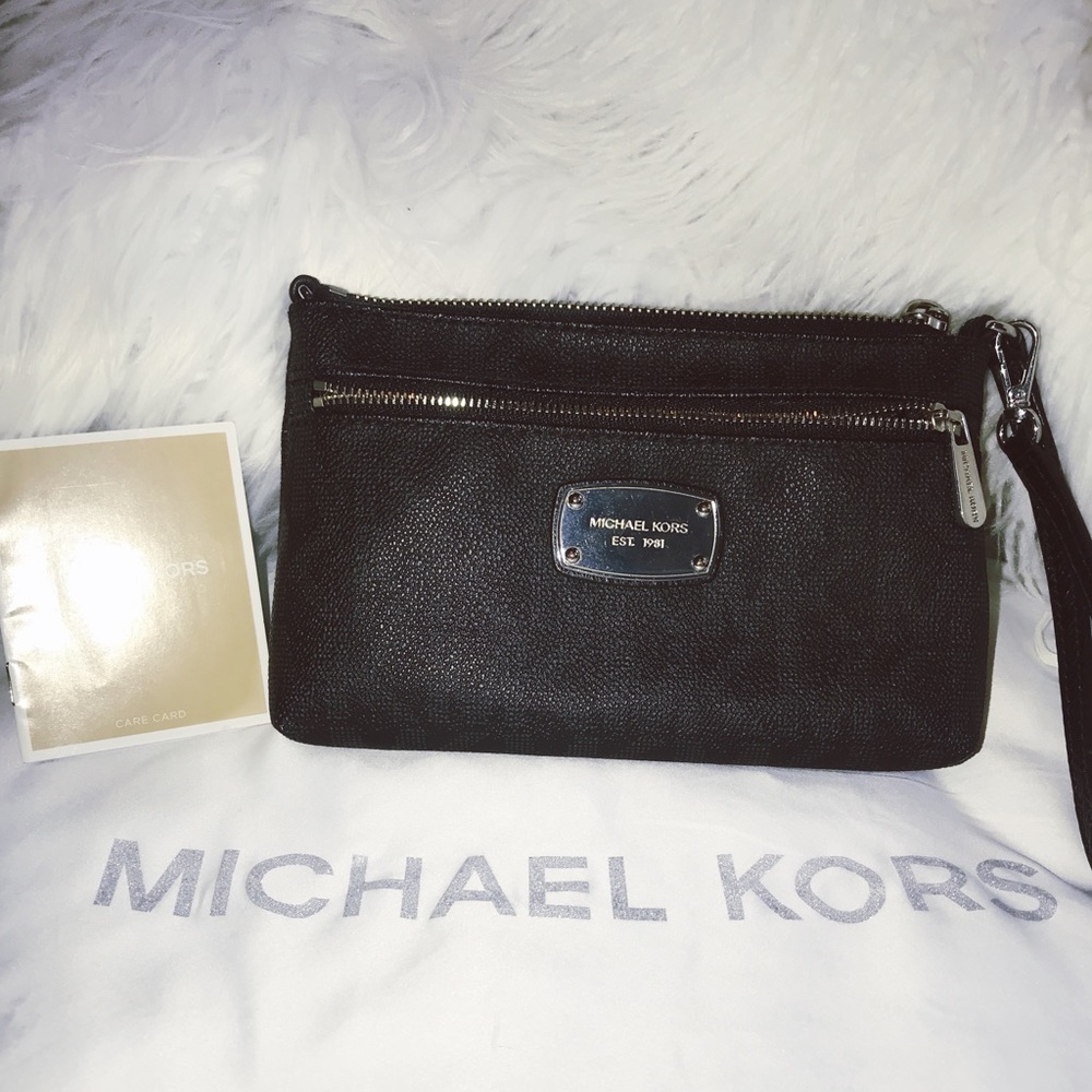 Michael Kors wristlet wallet